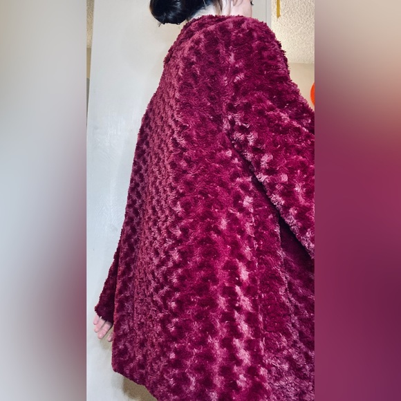 Soft, Cozy, Raspberry Plushy coat, size Medium. Very Boho and Cool!!! - Picture 10 of 10